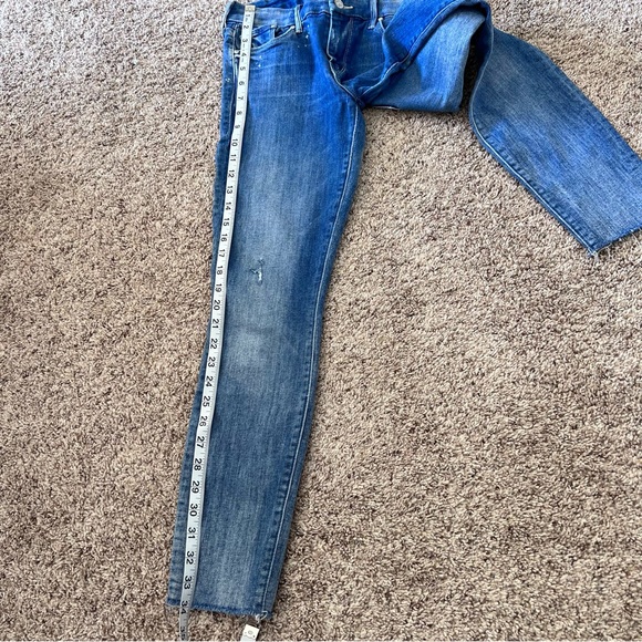 MOTHER Looker Ankle Fray in Double Time - Picture 12 of 16